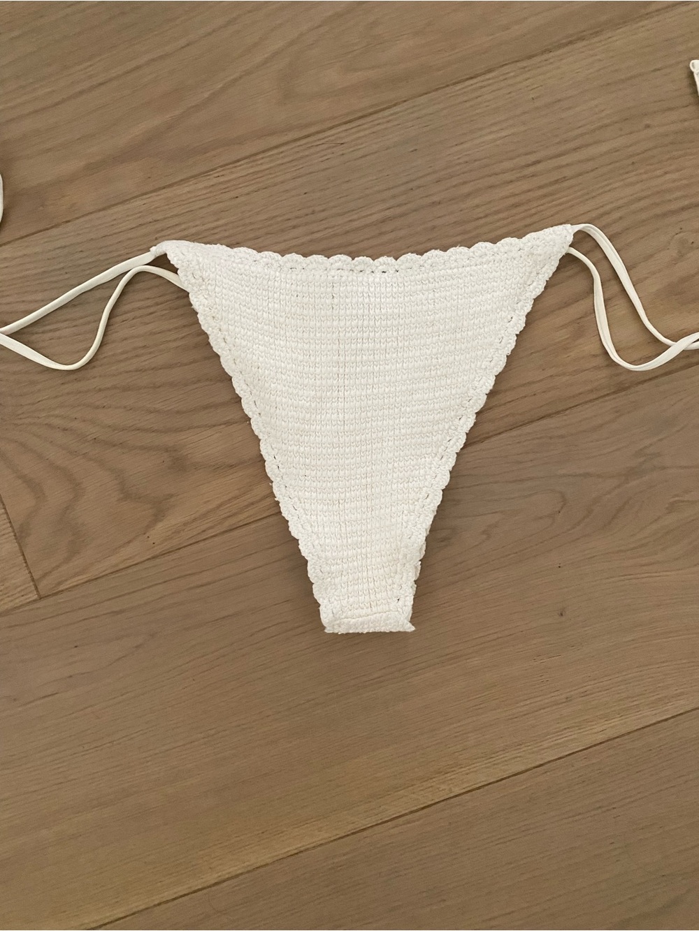 Like new Garage bikini set xs top and s bottom - Picture 2 of 4